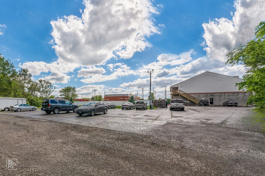 More Photos Of 1187 N Farnsworth Ave, Aurora Storefront Retail Residential For Lease