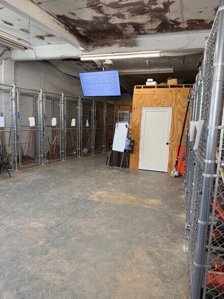 More Photos Of 155 Emig Rd, Emigsville Warehouse For Lease