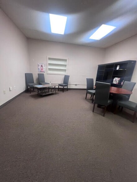 More Photos Of 270 Lake St, Penn Yan Office For Sale
