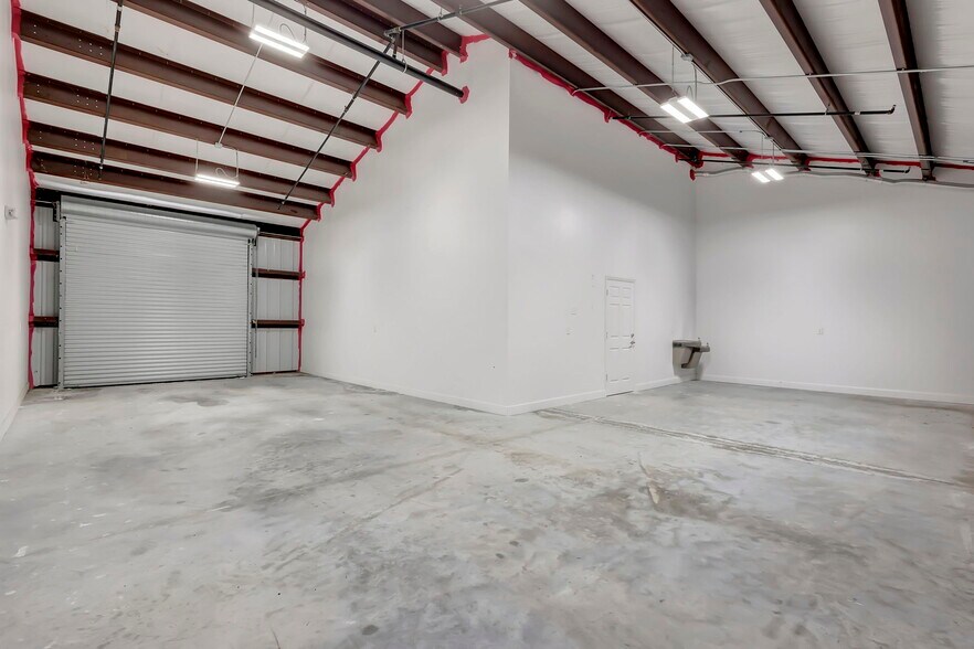 More Photos Of 3801-3815 Oleander Ave, Fort Pierce Warehouse For Lease