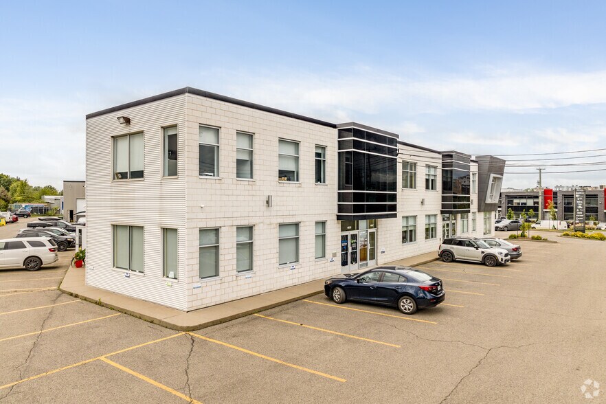 Primary Photo Of 4825-4915 Rue Ambroise-Lafortune, Boisbriand Flex For Sale