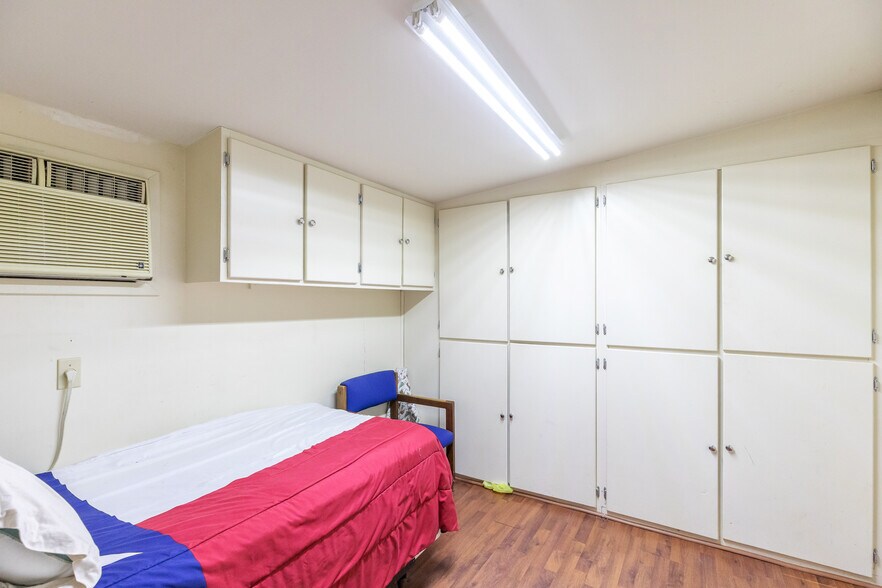 More Photos Of 711 S 3rd Ave, Munday Warehouse For Sale