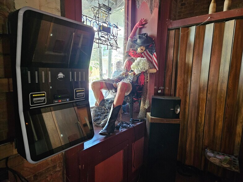 More Photos Of 101 Commercial St, Downieville Bar For Sale