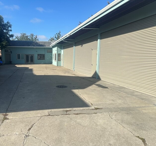 More Photos Of 383 Preda St, San Leandro Warehouse For Lease