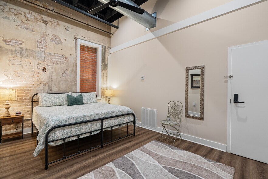 More Photos Of 531 Central Ave, Laurel Flex For Sale