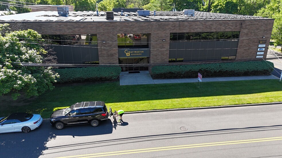 More Photos Of 190 Veterans Dr, Northvale Distribution For Sale
