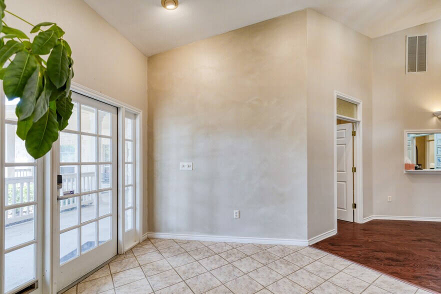 More Photos Of 12335 Hymeadow Dr, Austin Office For Sale