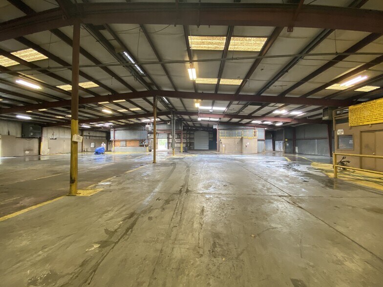 More Photos Of 410 Washington St, Cantonment Manufacturing For Lease