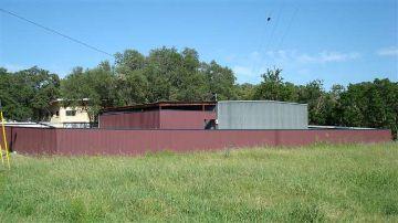 More Photos Of 201 W 9th St, Burnet Warehouse For Lease