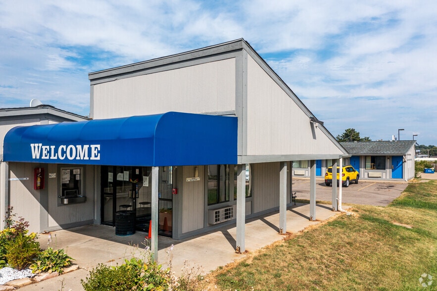 Primary Photo Of 6880 Sunset Strip Ave NW, Canton Hotel For Sale