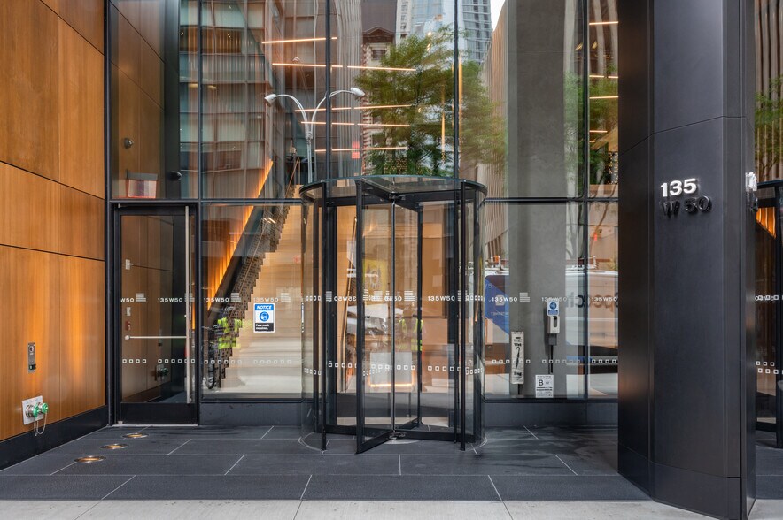 More Photos Of 135 W 50th St, New York Coworking Space