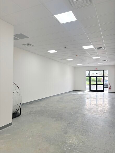 More Photos Of 110 Orange Ct, Bowling Green Flex For Lease