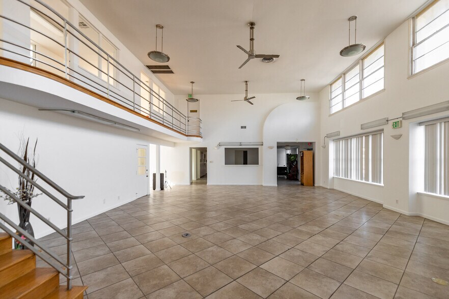 More Photos Of 5245 W San Fernando Rd, Los Angeles Showroom For Sale