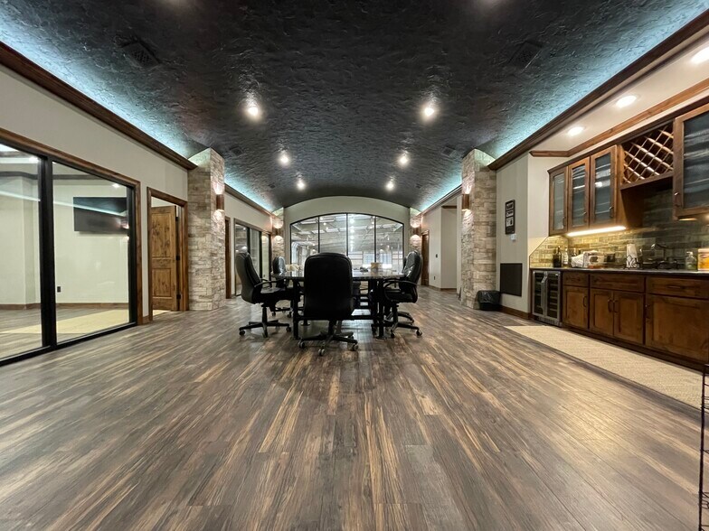 More Photos Of 4640 S Treadaway Blvd, Abilene Office For Lease