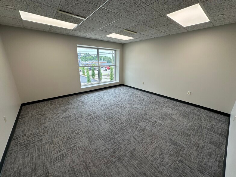 More Photos Of 3171 E Sunshine St, Springfield Office Residential For Lease