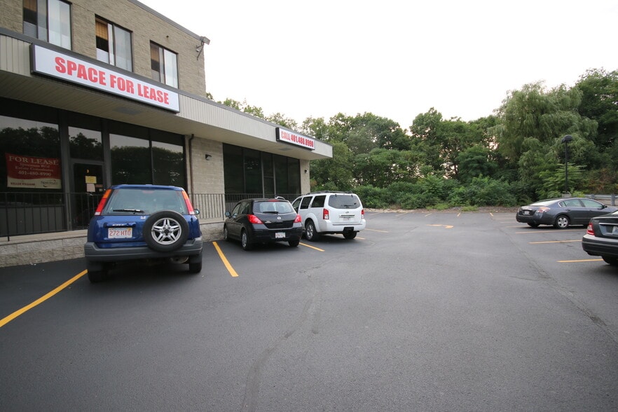 More Photos Of 82 Newbury St, Peabody Restaurant For Lease