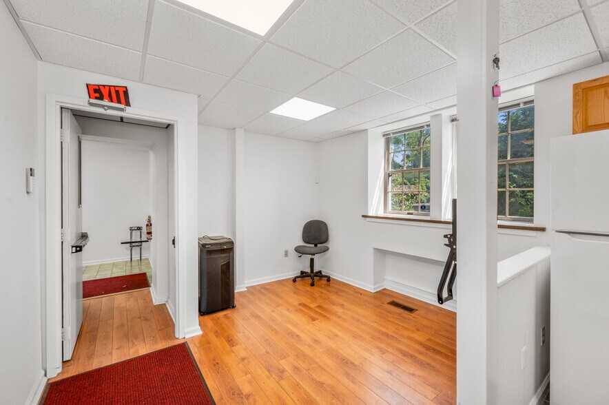 More Photos Of 3519 E Main St, Morgantown Office Residential For Lease