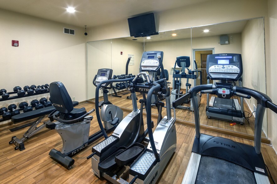 More Photos Of 120 Lindsey Dr, Hannibal Hotel For Sale