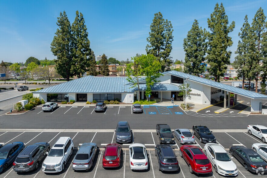 More Photos Of 5151 Stockdale Hwy, Bakersfield Office For Sale