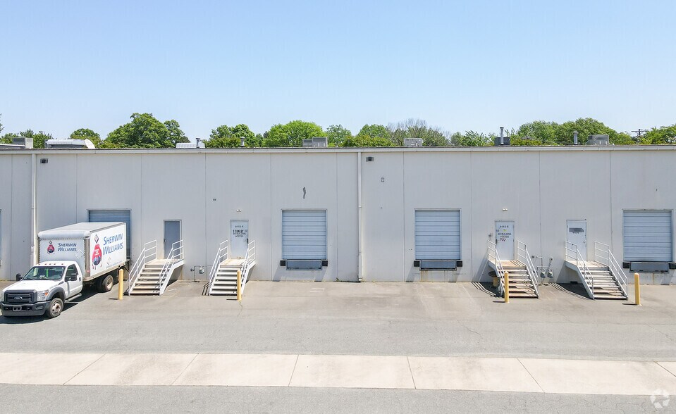 More Photos Of 9115 Old Statesville Rd, Charlotte Light Distribution For Lease