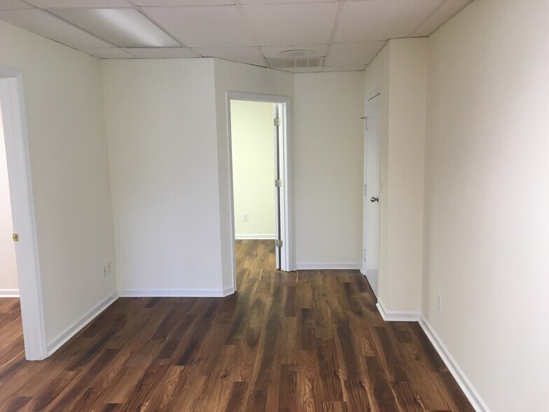 More Photos Of 2225 Ashley Crossing Dr, Charleston Office Residential For Lease