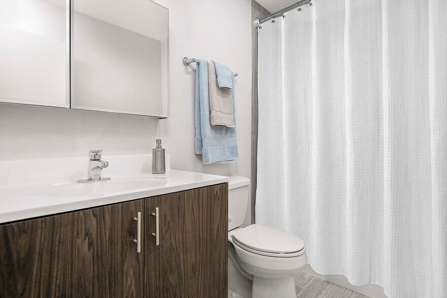 More Photos Of 182 W Lake St, Chicago Apartments For Lease