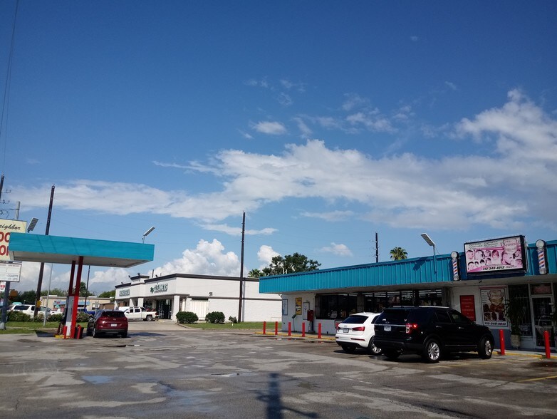 More Photos Of 1040 West Rd, Houston General Retail For Lease