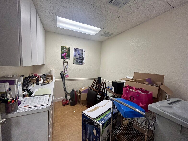 More Photos Of 5939 Virginia, New Port Richey Medical For Sale