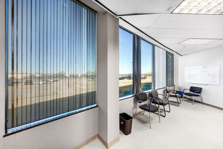 More Photos Of 601 S Sanden Blvd, Wylie Medical For Lease