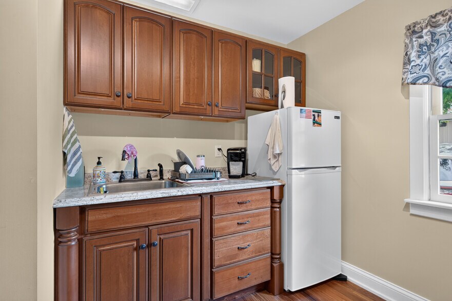 More Photos Of 122 N Locust St, Versailles Office For Sale