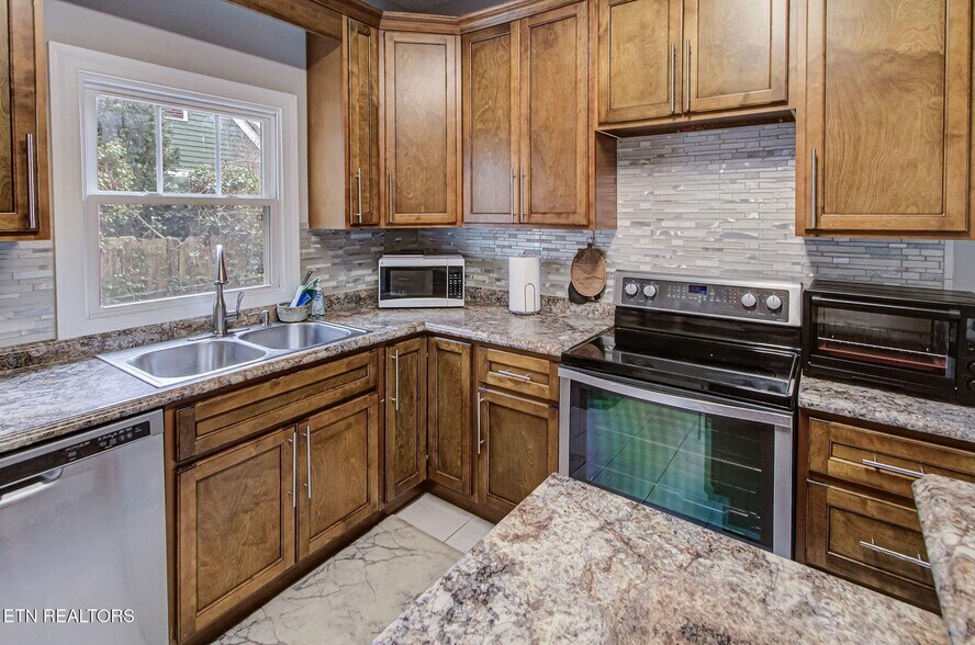 More Photos Of 2502 Harvey St, Knoxville Multifamily For Sale