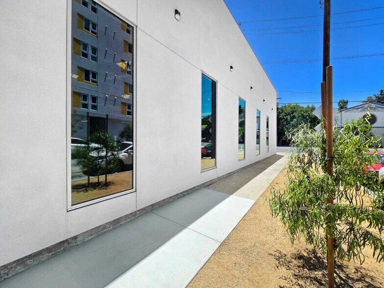 More Photos Of 5075 W Adams Blvd, Los Angeles Medical For Lease
