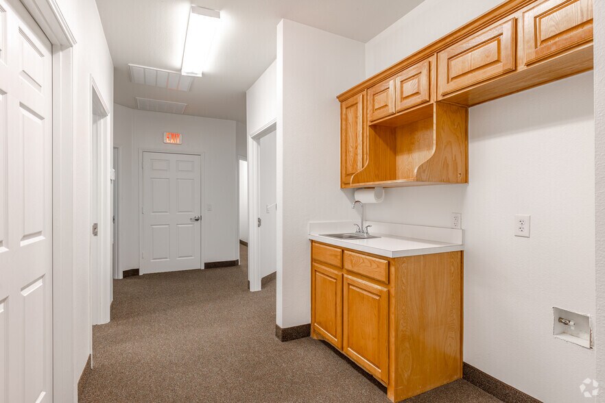 More Photos Of 305 S Jupiter Rd, Allen Office For Lease