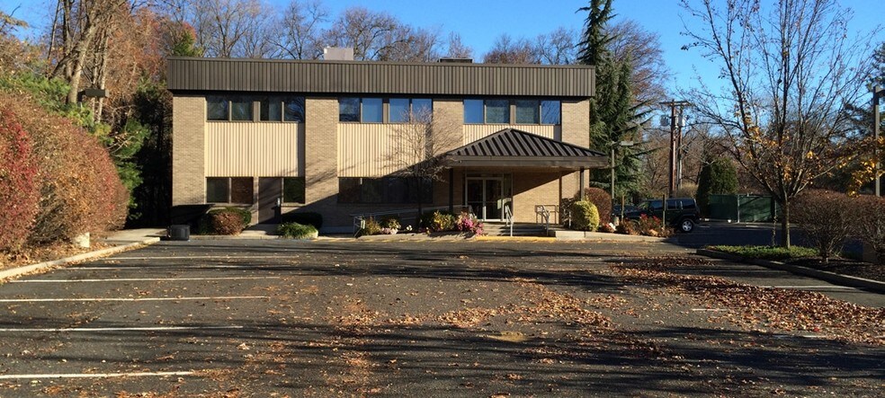 More Photos Of 1132 Spruce Dr, Mountainside Medical For Lease