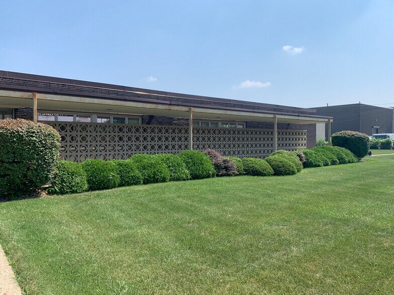 More Photos Of 1031 S Noel Ave, Wheeling Manufacturing For Sale