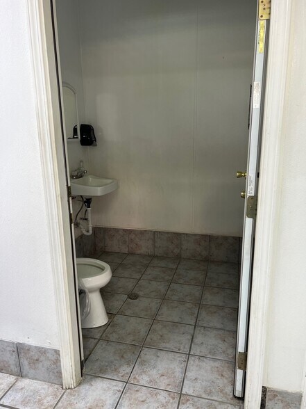 More Photos Of 6373 FM 1442, Orange Service Station For Sale