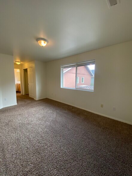 More Photos Of 2904 SW Juniper Ave, Redmond Multifamily For Sale