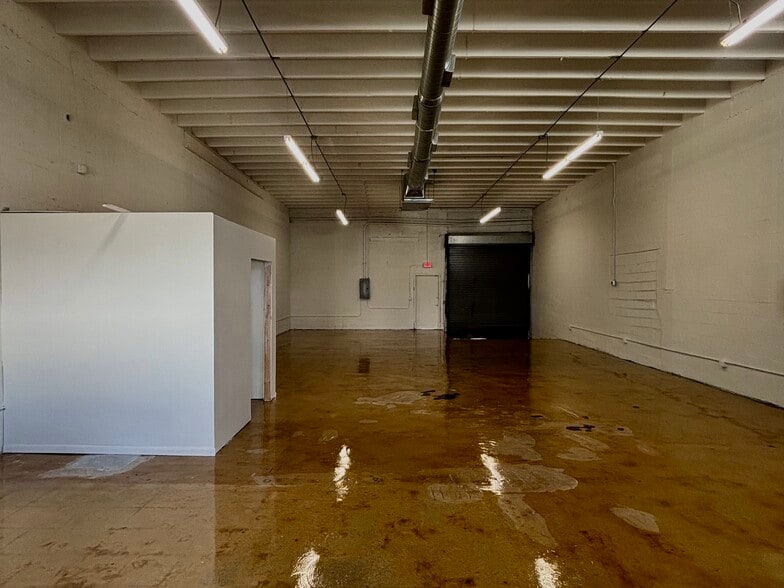 Primary Photo Of 5700 NE 4th Ave, Miami Warehouse For Lease