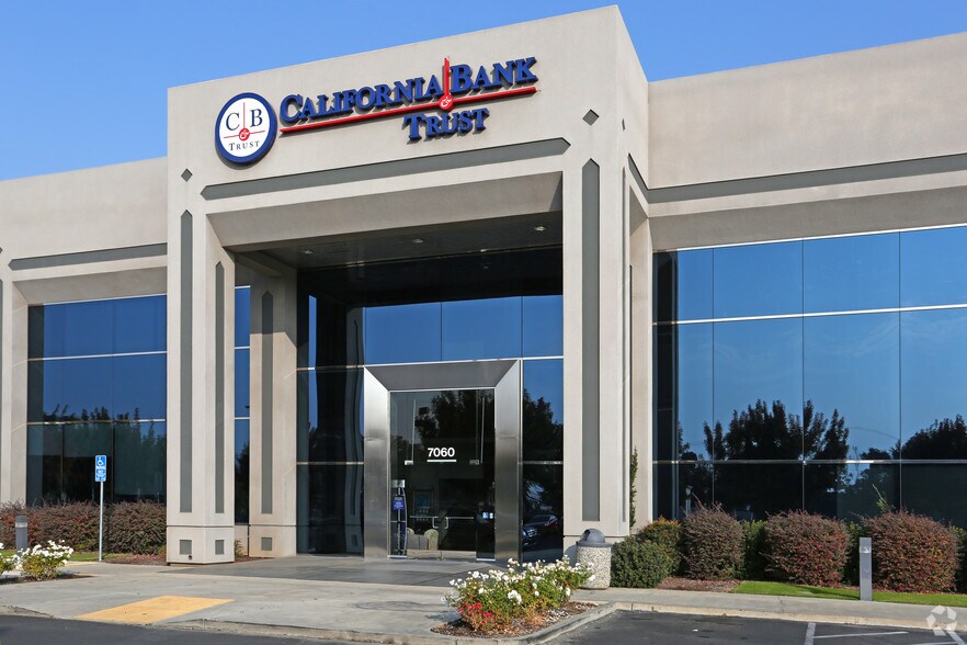 More Photos Of 7060 N Fresno St, Fresno Office For Sale