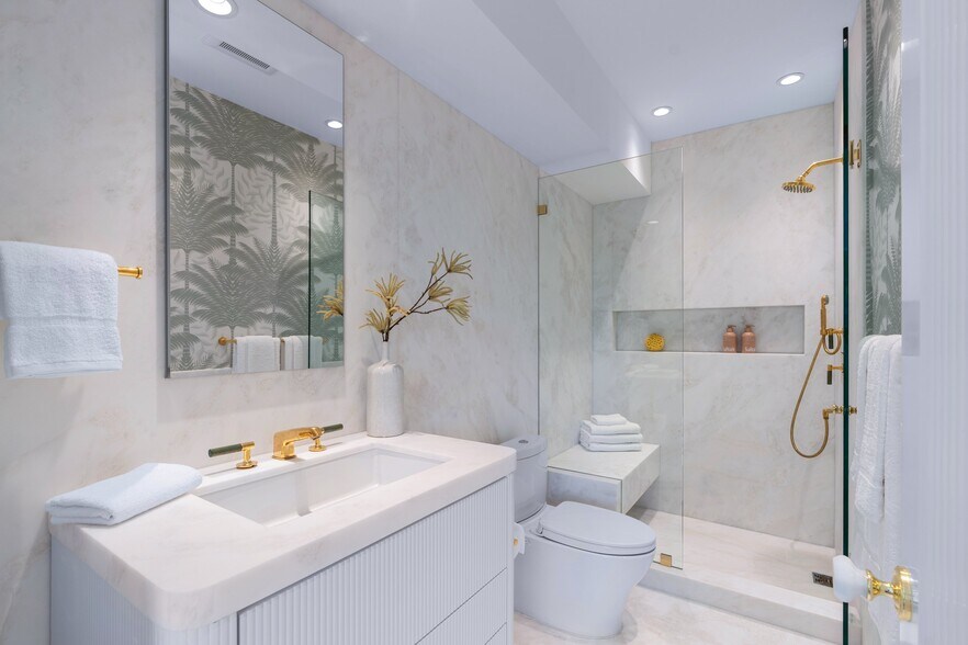 More Photos Of 255 Royal Poinciana Way, Palm Beach Storefront Retail Residential For Sale