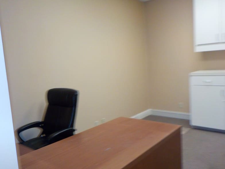 More Photos Of 3700 N 10th St, McAllen Office For Lease