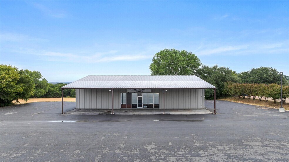 More Photos Of 1817 S Morgan St, Granbury Auto Dealership For Sale