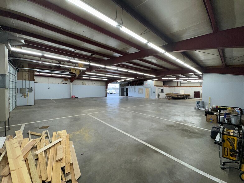 More Photos Of 6547 E Skelly Dr, Tulsa Unknown For Lease