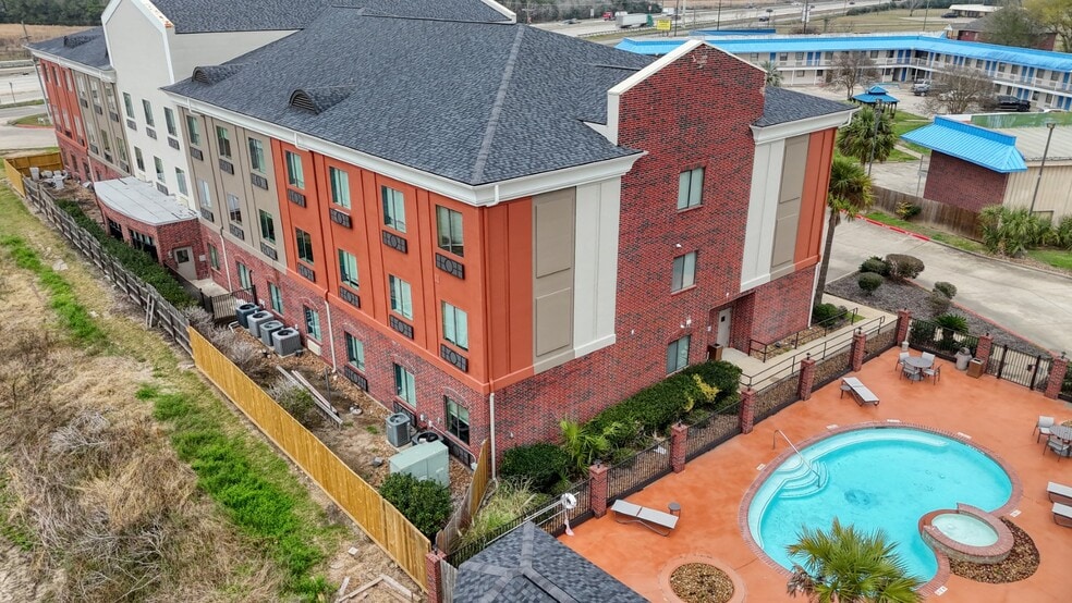 More Photos Of 46300 Interstate 10, Winnie Hotel For Sale