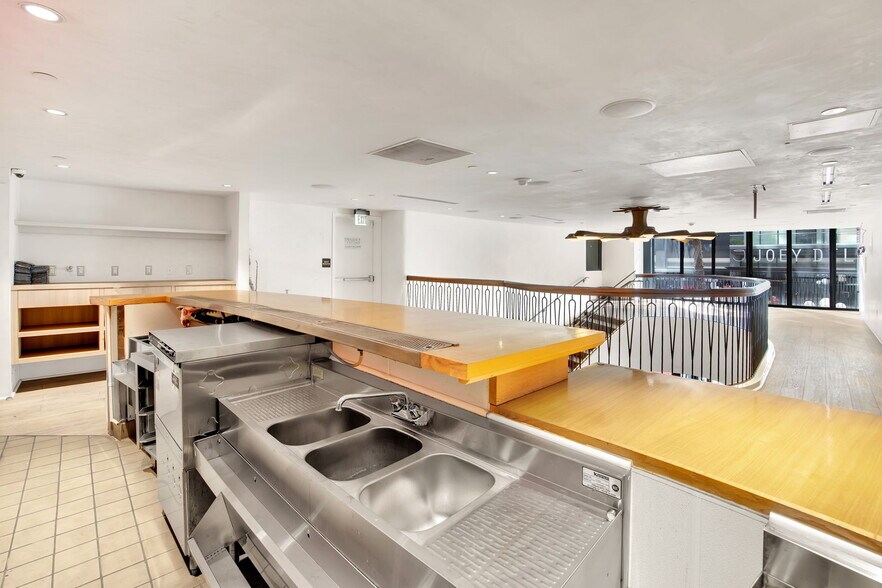 More Photos Of 701 W 7th St, Los Angeles Apartments For Lease