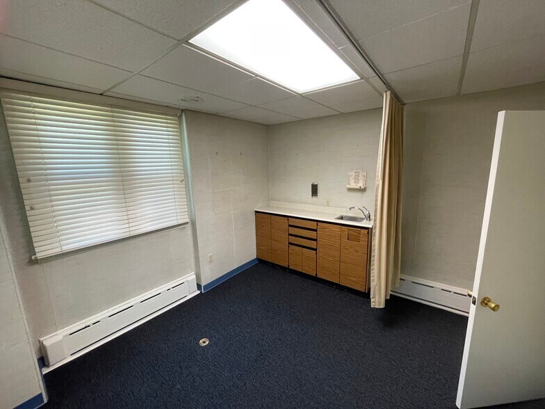 More Photos Of 2701 Cowpath Rd, Hatfield Office Residential For Lease