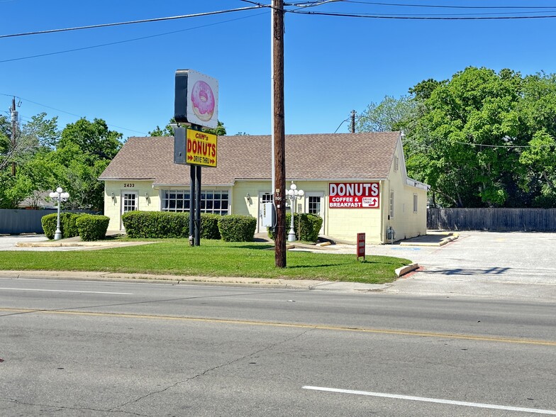 Primary Photo Of 2433 W Shady Grove Rd, Irving Freestanding For Sale