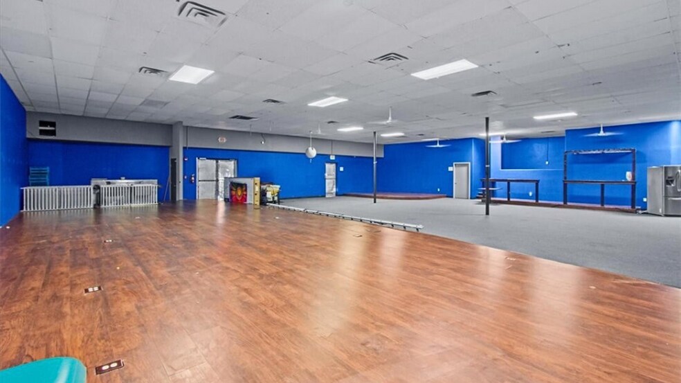 More Photos Of 420 E Ave C, Killeen Freestanding For Lease