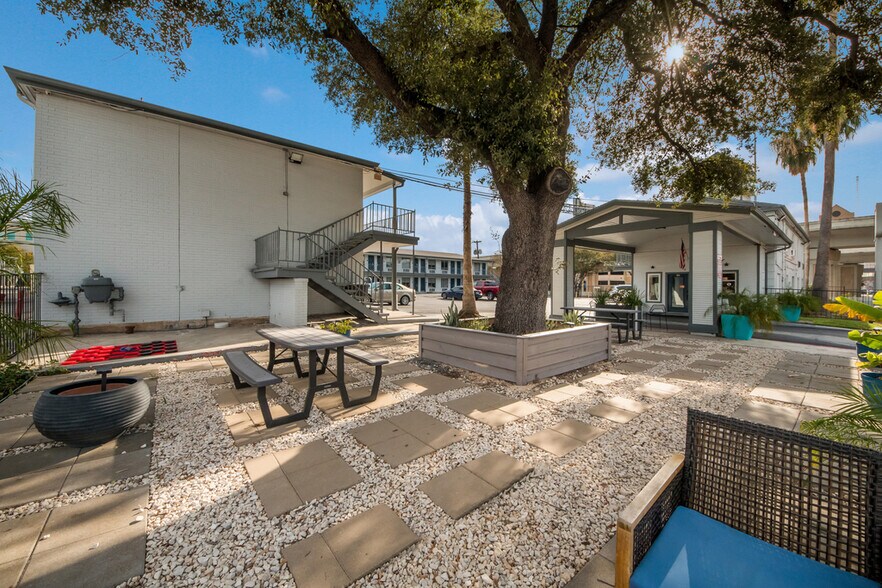 More Photos Of 900 N Main Ave, San Antonio Hotel For Sale