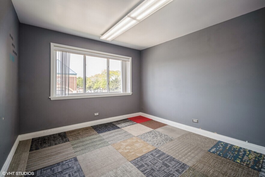 More Photos Of 8755 Trumbull Ave, Skokie Office For Lease